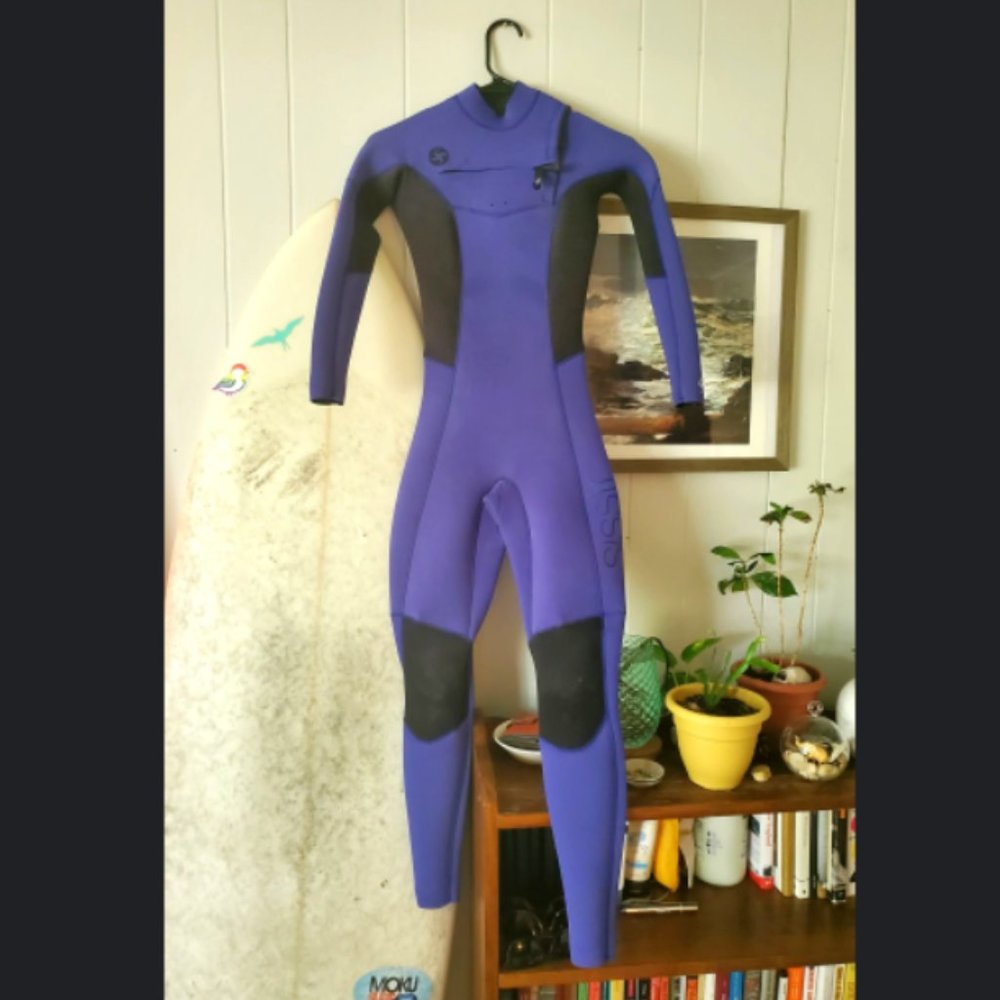 RARE, SISSTREVOLUTION 4/3 Women's Wetsuit - New! Chest Zip, Periwinkle Blue